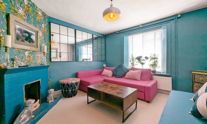 Emsworth Cabaña | Church Path - a town house that sleeps 6 guests in 3 bedrooms