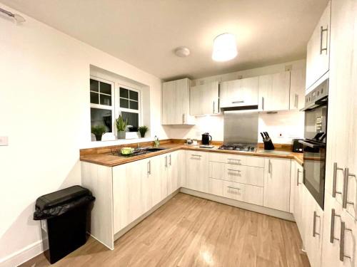 Twigworth Apartamento | Churchill House 3 Bedroom Sleeps 6 Free Parking
