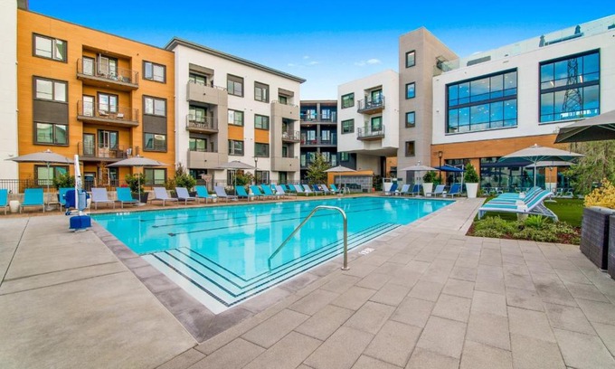 Menlo Park Apartamento | Churchill Living at Anton Menlo