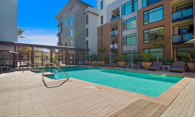 Shoreline West Apartamento | Churchill Living Montrose