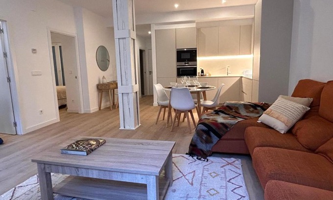 San Sebastian Centro Apartamento | Churruca apartment with terrace