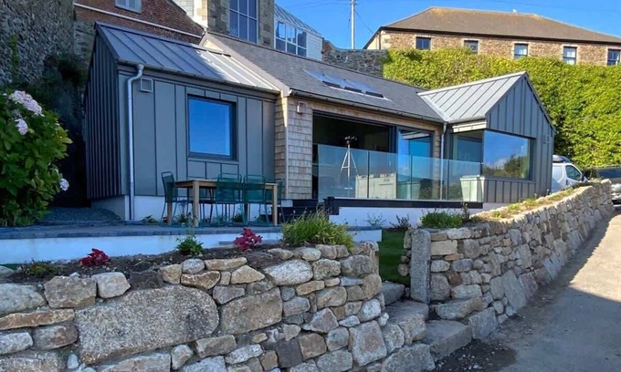 Marazion Casa | Chymaen - Magnificent coastal home with Sea Views