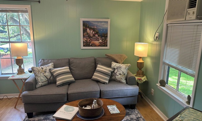 Laurel Apartamento | Cici's Hilltop Haven Laurels top choice