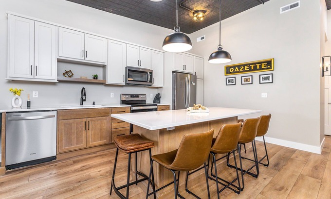 Galena Apartamento | Cider Sips & Cozy Nights @ Gazette Suites on Commerce St! Dedicated Parking!