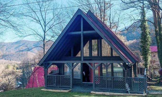 Maggie Valley Casa | Cierra Falls Retreat 2/2 with Waterfall in Backyard/360 Mtn Views *Pet Friendly*