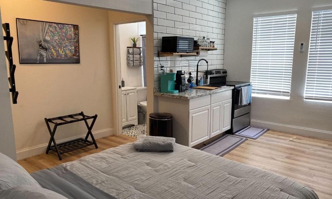 Ybor City Apartamento | Cigar City Studio Apartment with Parking