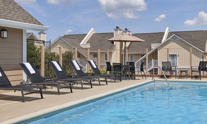 Sharonville Casa | Cincinnati Getaway! 2 Spacious Units, Full Kitchen, Pool, FREE Parking & Bfast!