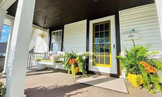 Wyoming Apartamento | Cincinnati Oasis Hot tub/Pool