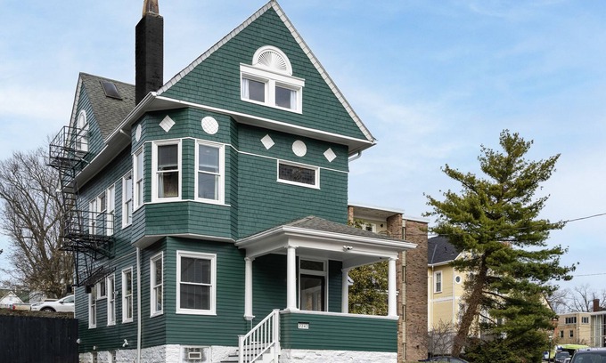 Walnut Hills Casa | Cincy Historic Gem: Sleeps 20 (5Min to Downtown & 40 Min to Ark)