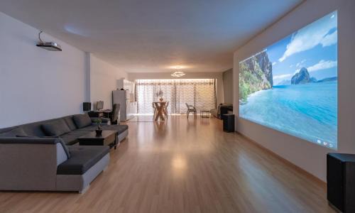 Spata-Artemida Apartamento | Cinema Zeus Studios - by Avelink