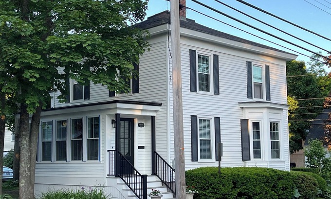 Bath Casa | Circa 1850 Federal - 3 Bedroom 2 Bath Home In The Heart of Bath, Maine.
