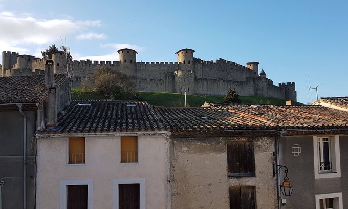 Carcassonne Apartamento | CITE de CARCASSONNE Gîte Les 3 Tours 2, 99 rue Trivalle