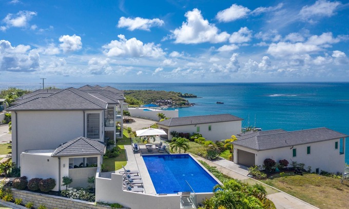 Calvigny Condominio | Citrine 2 Bedroom Luxury Suite With Resort Amenities