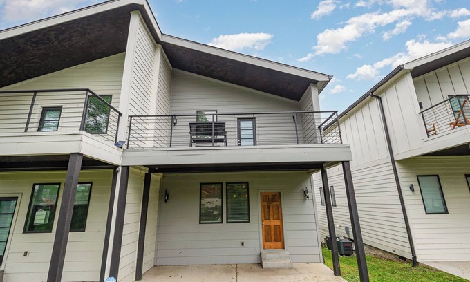 Talbot's Corner Cabaña | Citrine-private Patio & Balcony-near Germantown