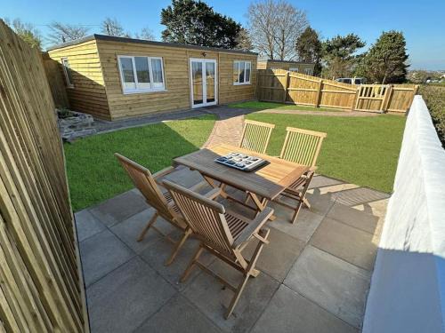Redruth Casa | Citrus Chalet, modern light and airy!