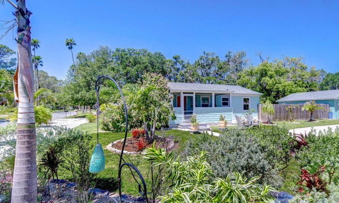 Dunedin Casa | Citrus Haven 2/1 in Dunedin Close to DT w backyard
