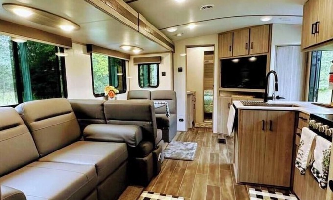 Goldston Casa | City-Accessible Camper