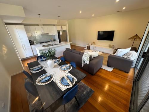 Altona North Casa | City & Beach Retreat