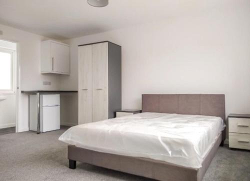 Corby Apartamento | City breaks Corby Double ensuites with tv