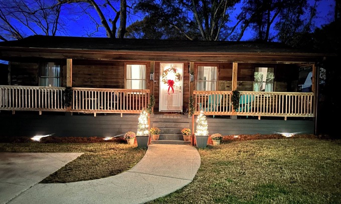 Lincolnton Casa | City cabin, 2-bedroom house with 2 full beds, custom shower, in Lincolnton.