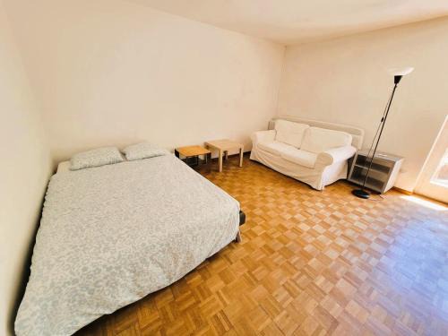 Oberstrass Apartamento | City Center Flats with Balcony Garden View Rigi Self Checkin