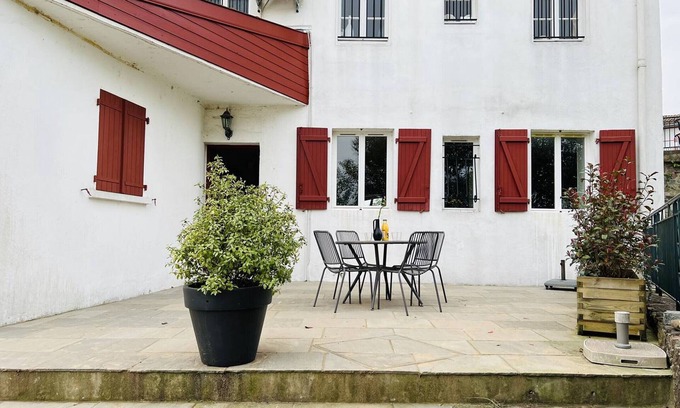 Cambo-les-Bains Apartamento | Apartamento T2 centro ciudad, encanto antiguo, terraza, Wi-Fi, mascota permitida