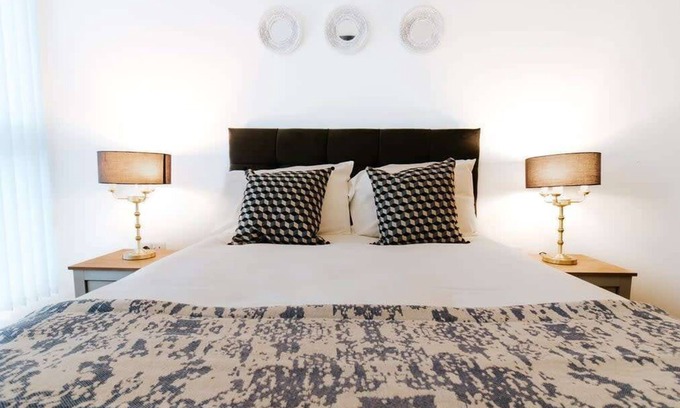 Cathedral Quarter Apartamento | City Centre apartment Titanic views that sleeps 5