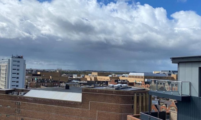 Peterborough Apartamento | City Centre Penthouse with free on-site gated Parking & Cathedral view Terrace