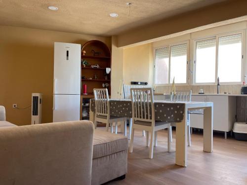 En Corts Apartamento | City centro 5th Floor sin ascensor No Lift Long time good price