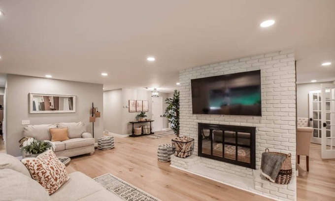 North Canton Casa | City estate offering privacy & seclusion near many attractions