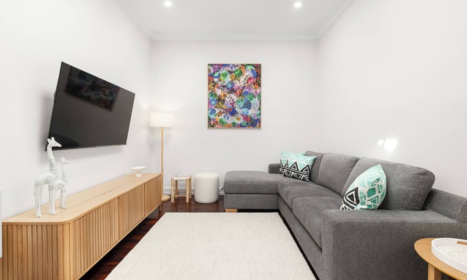 Kensington Casa | City Fringe 2 Bedroom House with Free Parking