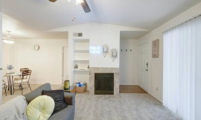 East Riverside - Oltorf Apartamento | City Getaway-2BED2BA-Central Austin Texas