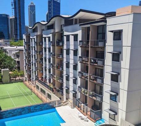 Perth Central Business District Apartamento | City & lakeside with free parking, pool and 10 mins walk into the City