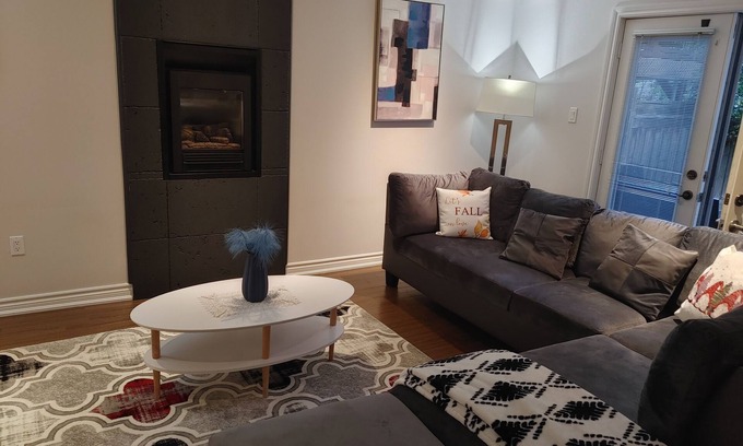 Innisfil Apartamento | City living in Cottage Country with all season activities