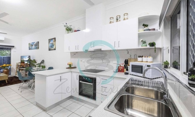 Alawa Apartamento | City Living: Modern ~ OutdoorDining ~ Private Yard
