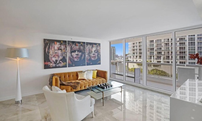 Downtown Miami Apartamento | City of Dreams! Renovated With Water & Park Views