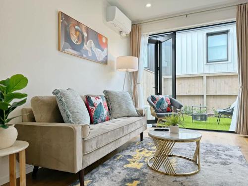 Grey Lynn Casa | City & Ponsonby Center Side 2 BDR Townhouse vs AC