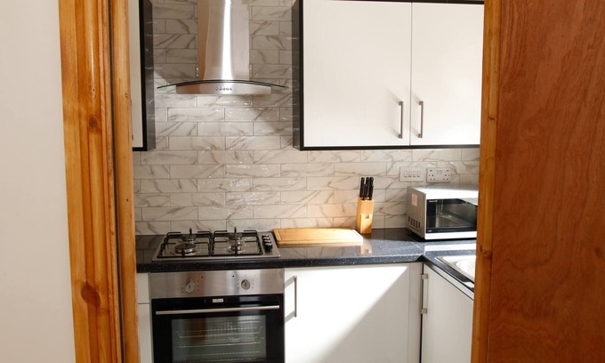 Edgbaston Apartamento | City Road Birmingham Studios from Oofy