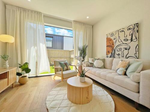 Grey Lynn Casa | City Serenity 2BR Townhouse vs AC Backyard & Parking