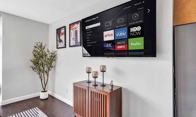 Ohio City Apartamento | City Suite, Free Parking, 24/7 Hour Gym