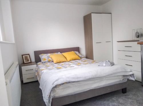 Corby Casa | City Vacations Corby 4 separate room house