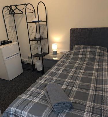 Kettering Casa | City Vacations Kettering free WiFi for ' Short & Long stays ' Shared bathroom & Shared Kitchen Single room for 1 Adult