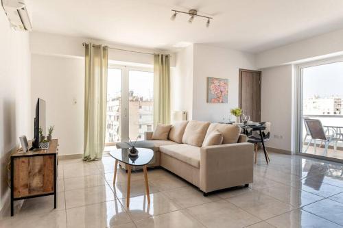 Keratsini-Drapetsona Apartamento | City-View Apartment by Piraeus Port - DRF2