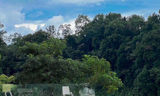 Larut Apartamento | City View Condo near Lake Garden