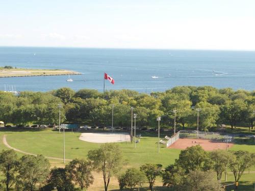 Fort York Apartamento | City View Towers - Steps to CN Tower - Pool & Hot tub - Free Parking