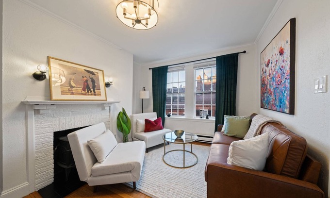 Beacon Hill Apartamento | City Views Beacon Hill Apt: Rooftop Balcony, Fast WiFi, Near Cafes, MGH, Boston Commons, & Transit!