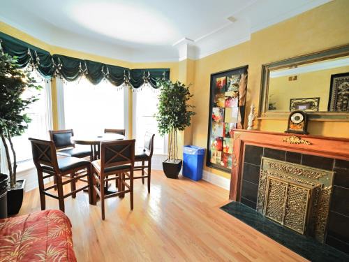 Lake View East Apartamento | City Villa Sleeps 10-20 Free TV & Parking