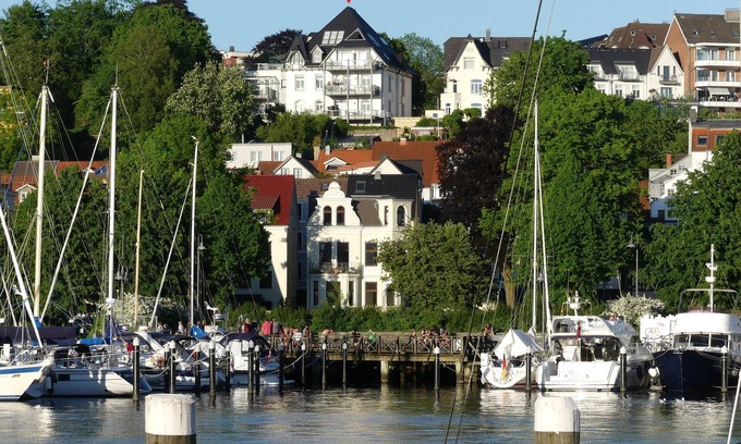 Flensburg Apartamento | City villa with harbor panorama