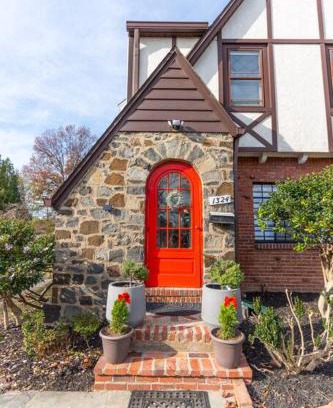 Waverly Hills Casa | Cityscape Cottage in Arlington, VA