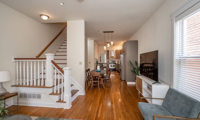 Mount Adams Casa | Cityscape Escape | Local Eateries